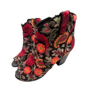 Beautiful Crown Vintage Floral Embroidered Open Toe Bootie Beautiful EUC Sz 8
